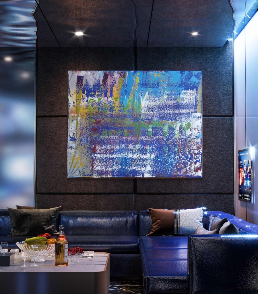 Abstraktes Bild ind Blau, Weiß, Gelb, Rot in einem Lounge Bereich in einem Hotel